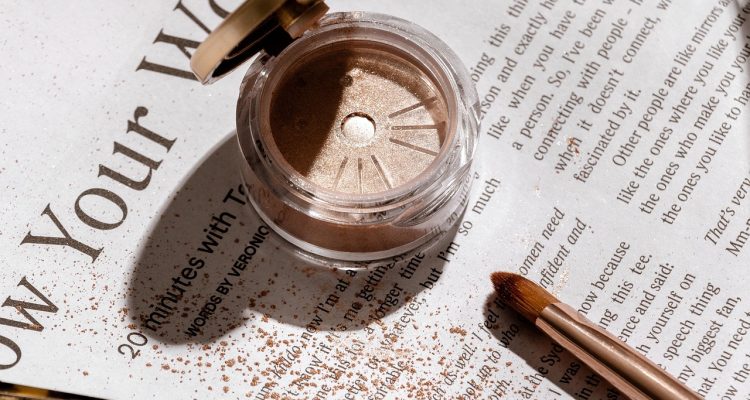 découvrez les meilleures techniques et produits de démaquillage pour nettoyer efficacement votre peau tout en préservant son éclat naturel. apprenez à choisir le démaquillant adapté à votre type de peau, ainsi que des astuces pour un nettoyage doux et complet.